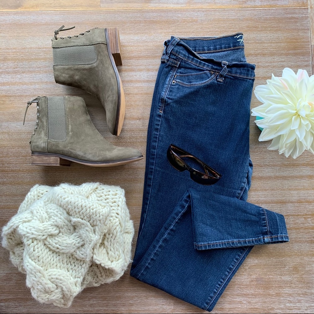 Old Navy  Medium Wash “The Flirt” Jeans